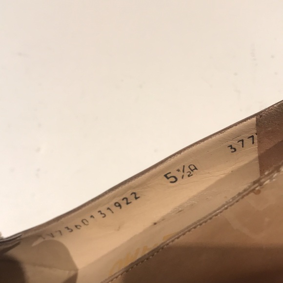 Ferragamo heels - Picture 3 of 6